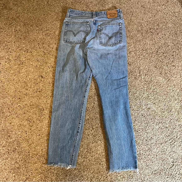 Levis Wedgie Jean High Rise Premium Denim Light Wash Slim Raw Hem Tapered Fit 25 - Picture 3 of 9